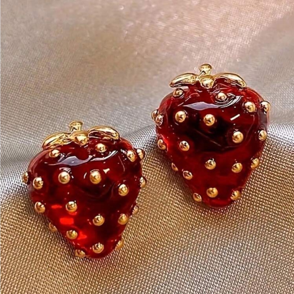 Brand Newvintage Strawberry Gold Stud Earrings